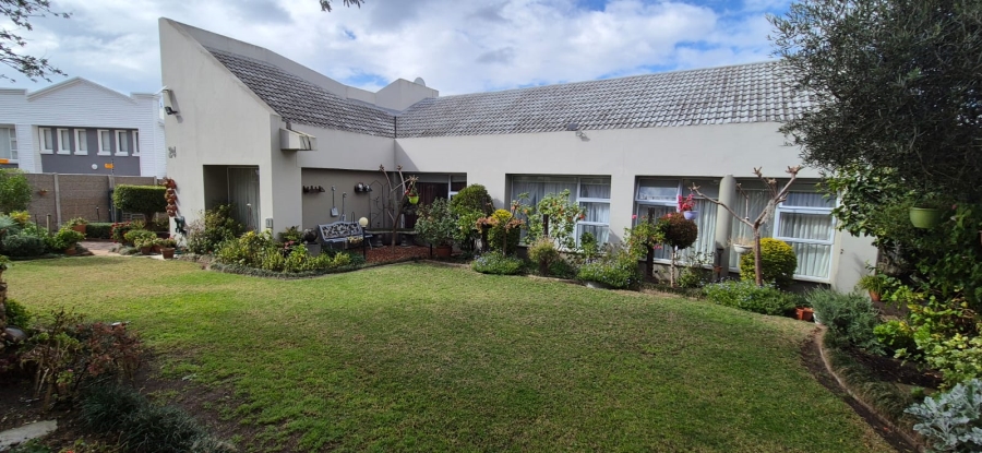 5 Bedroom Property for Sale in Hartenbos Central Western Cape